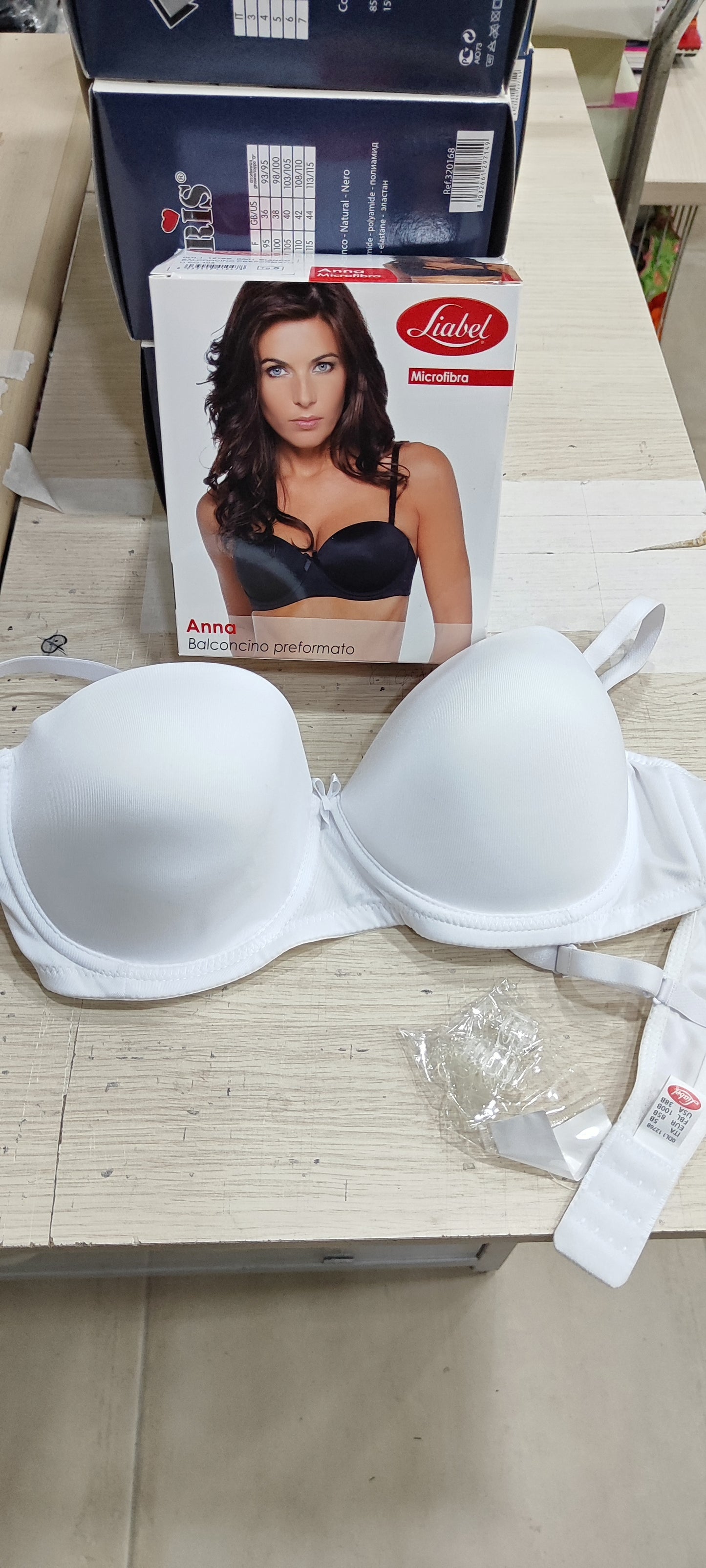 Reggiseni a 1 ,80 merce italiana