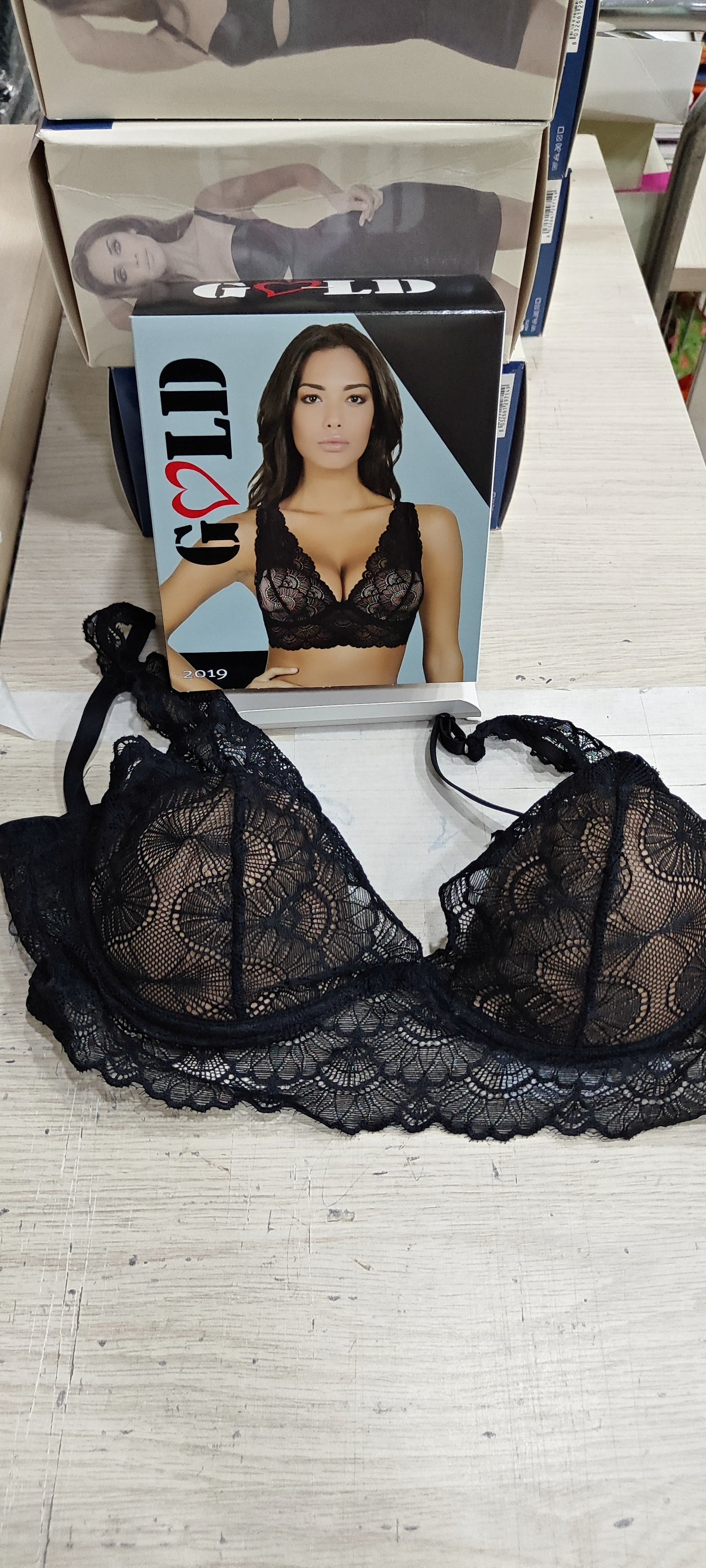 Reggiseni a 1 ,80 merce italiana