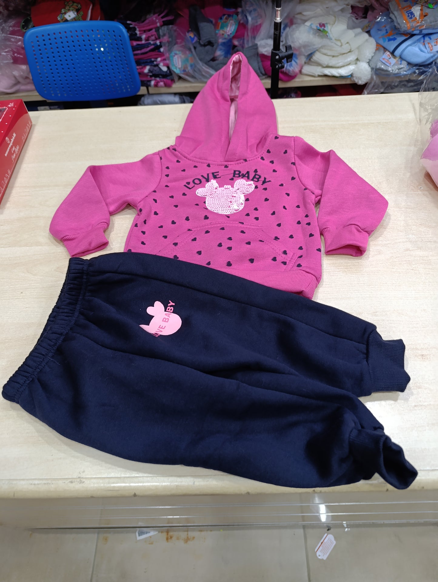 Tute e completi bimbi a 5 euro