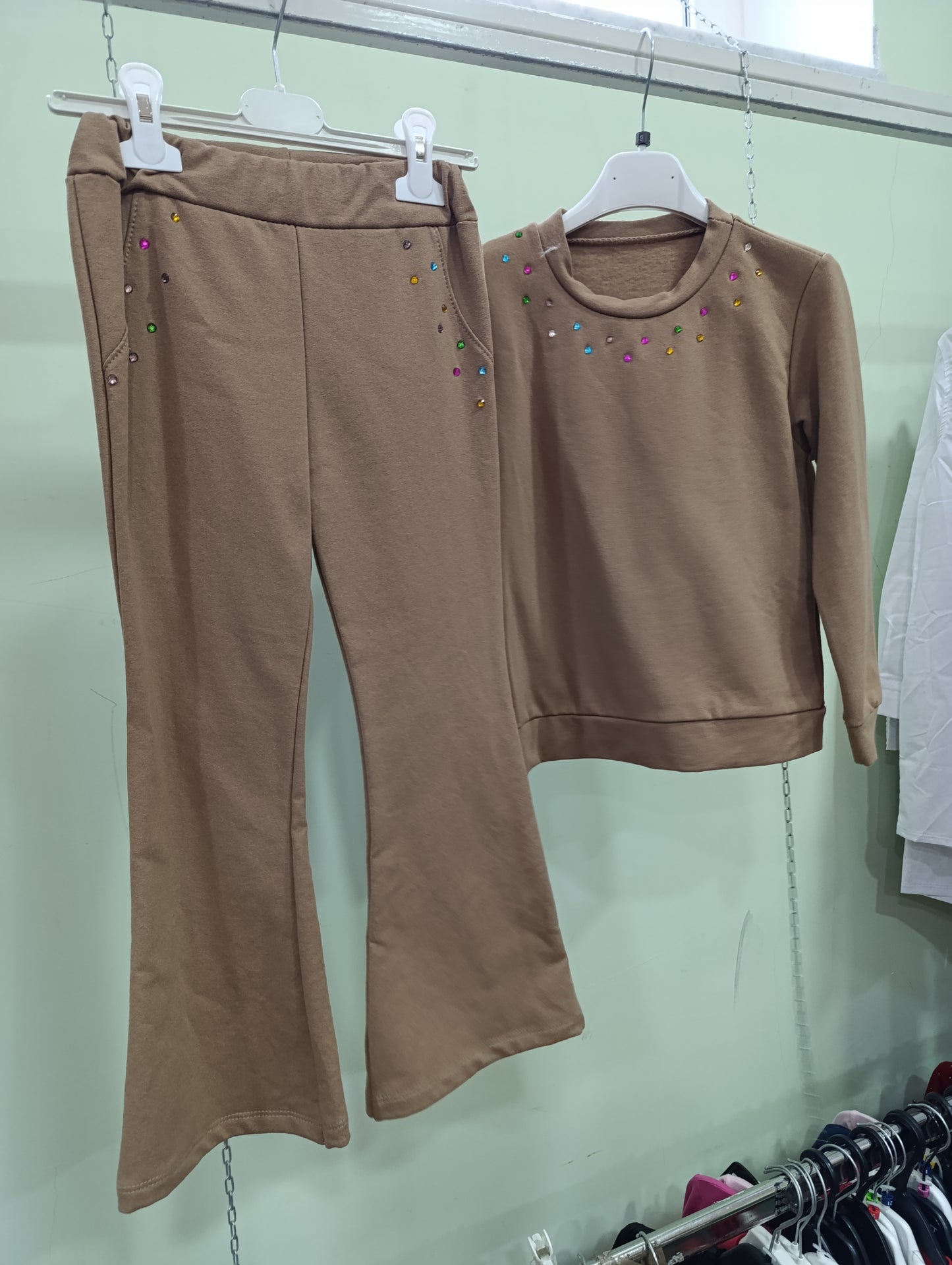 Tute e completi bimbi a 5 euro