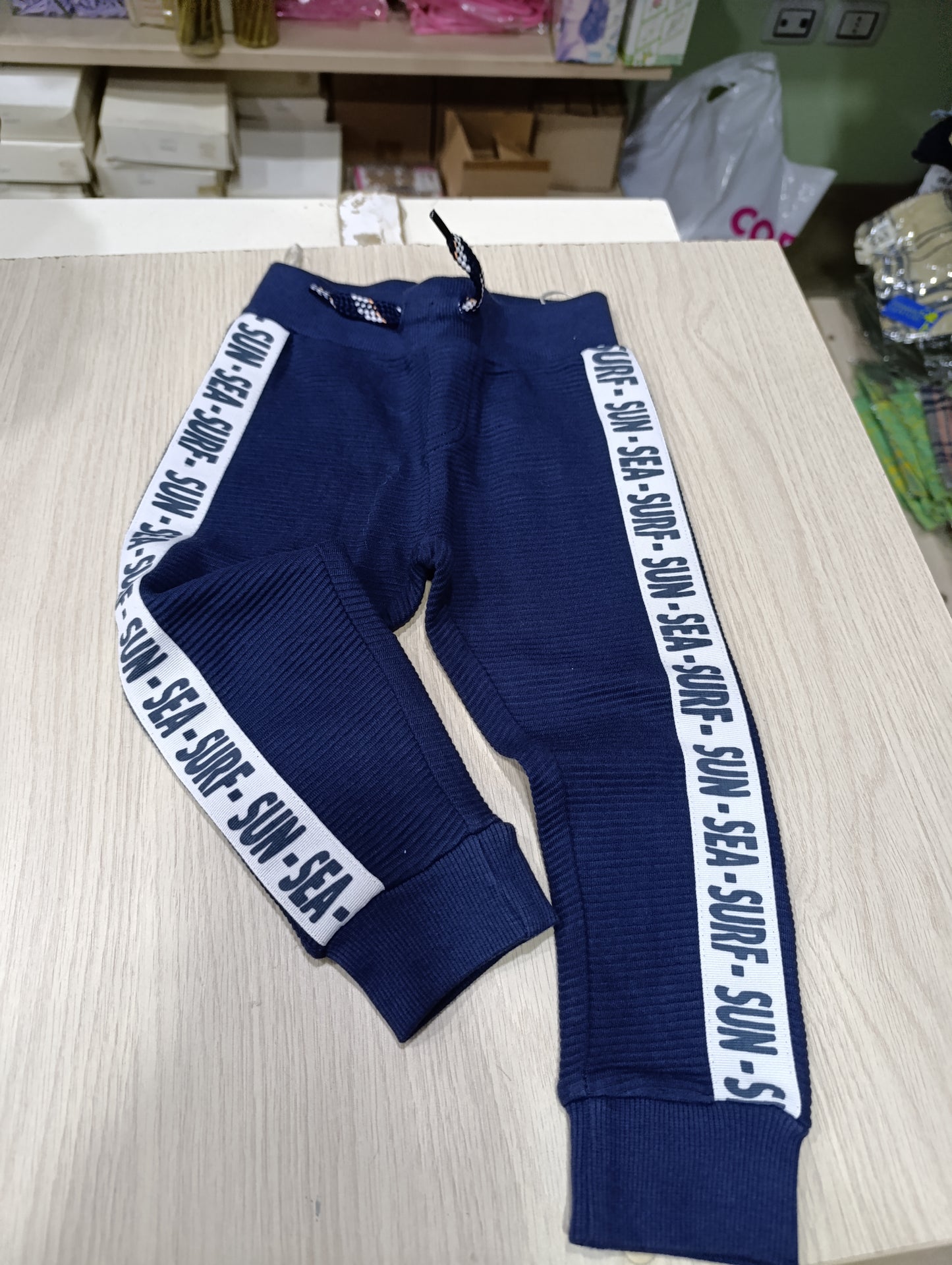 Pantaloni tuta bimbi in cotone a 3 euro