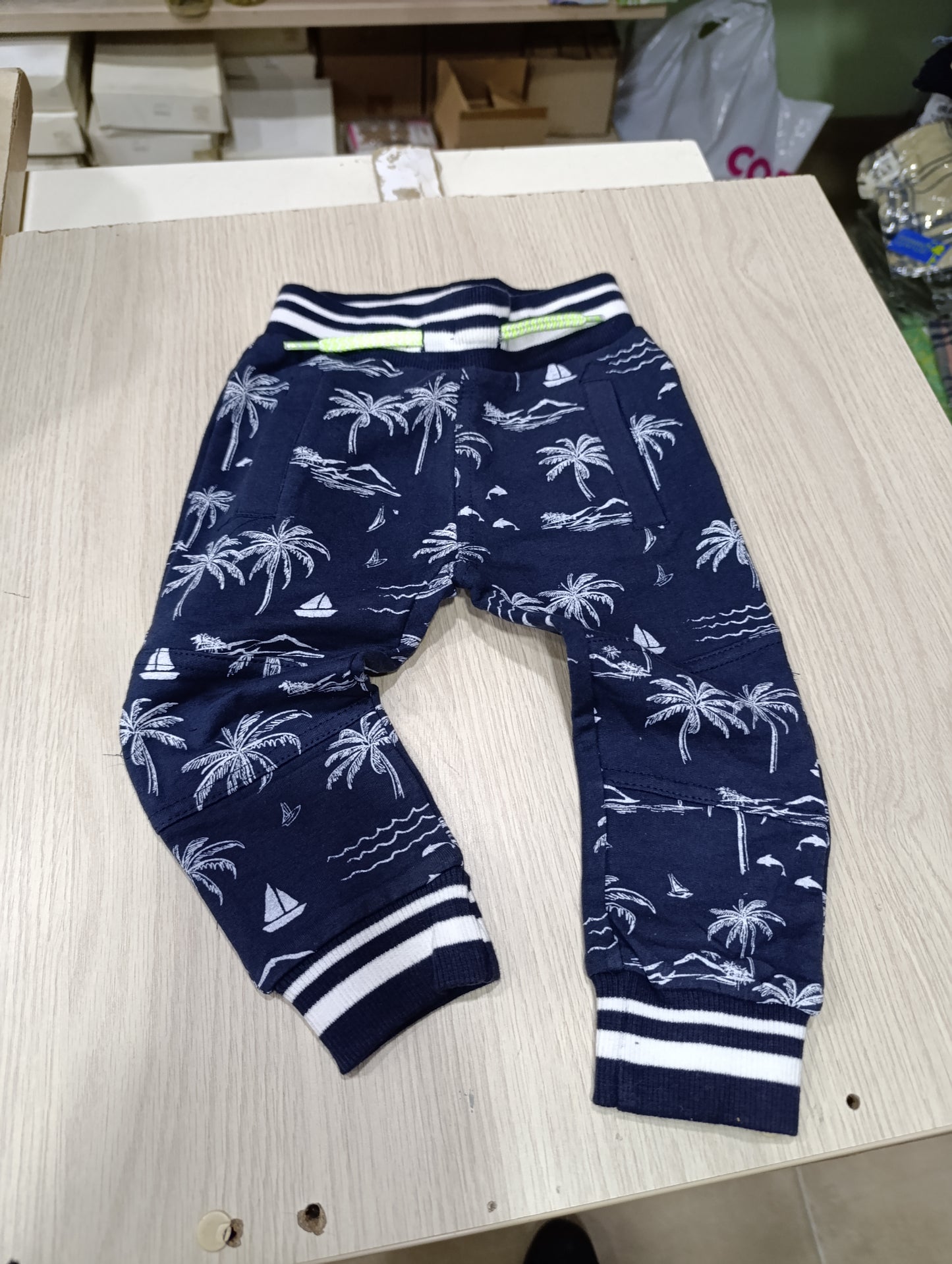 Pantaloni tuta bimbi in cotone a 3 euro
