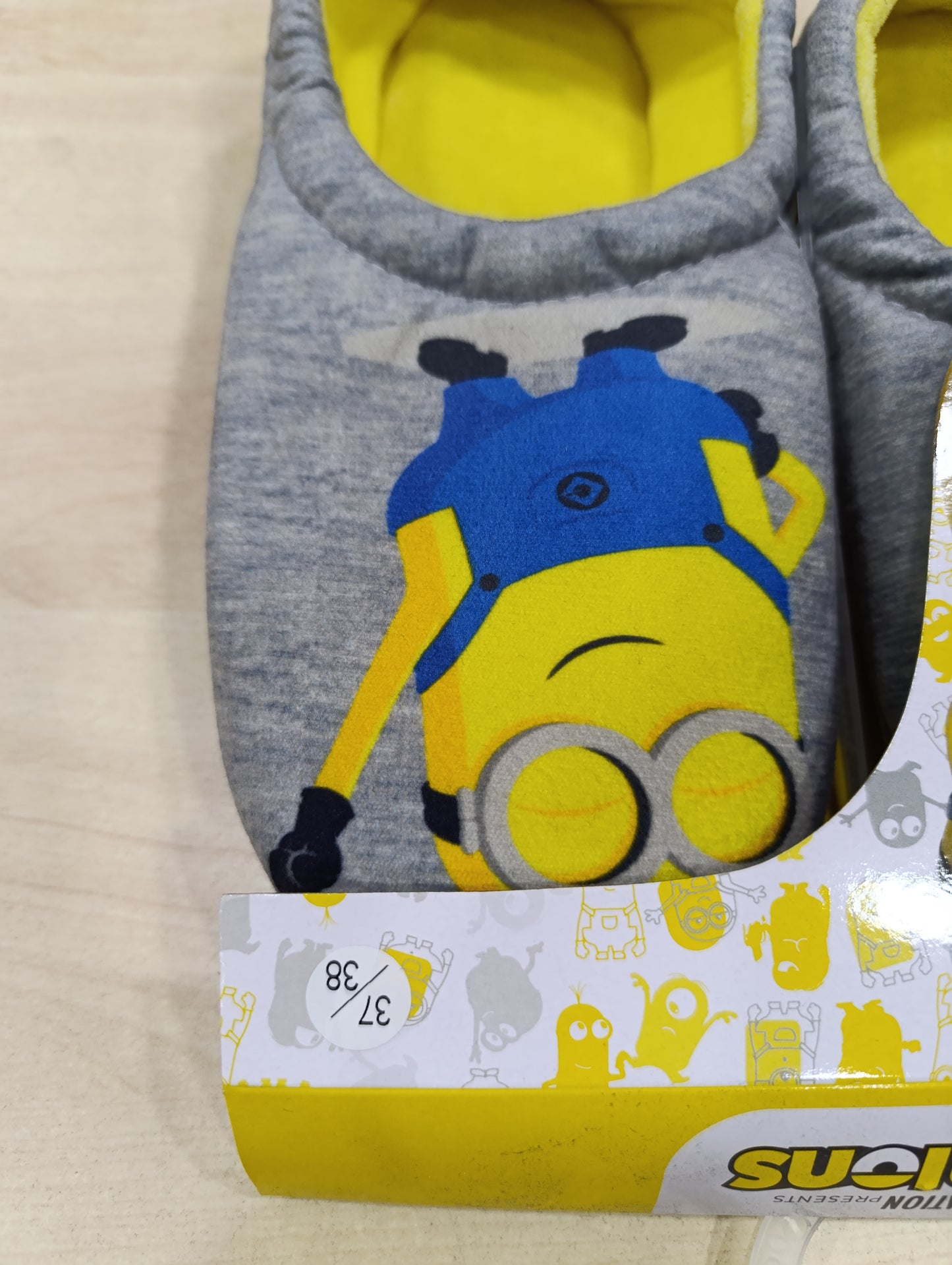 Pantofole minnions a 4 euro