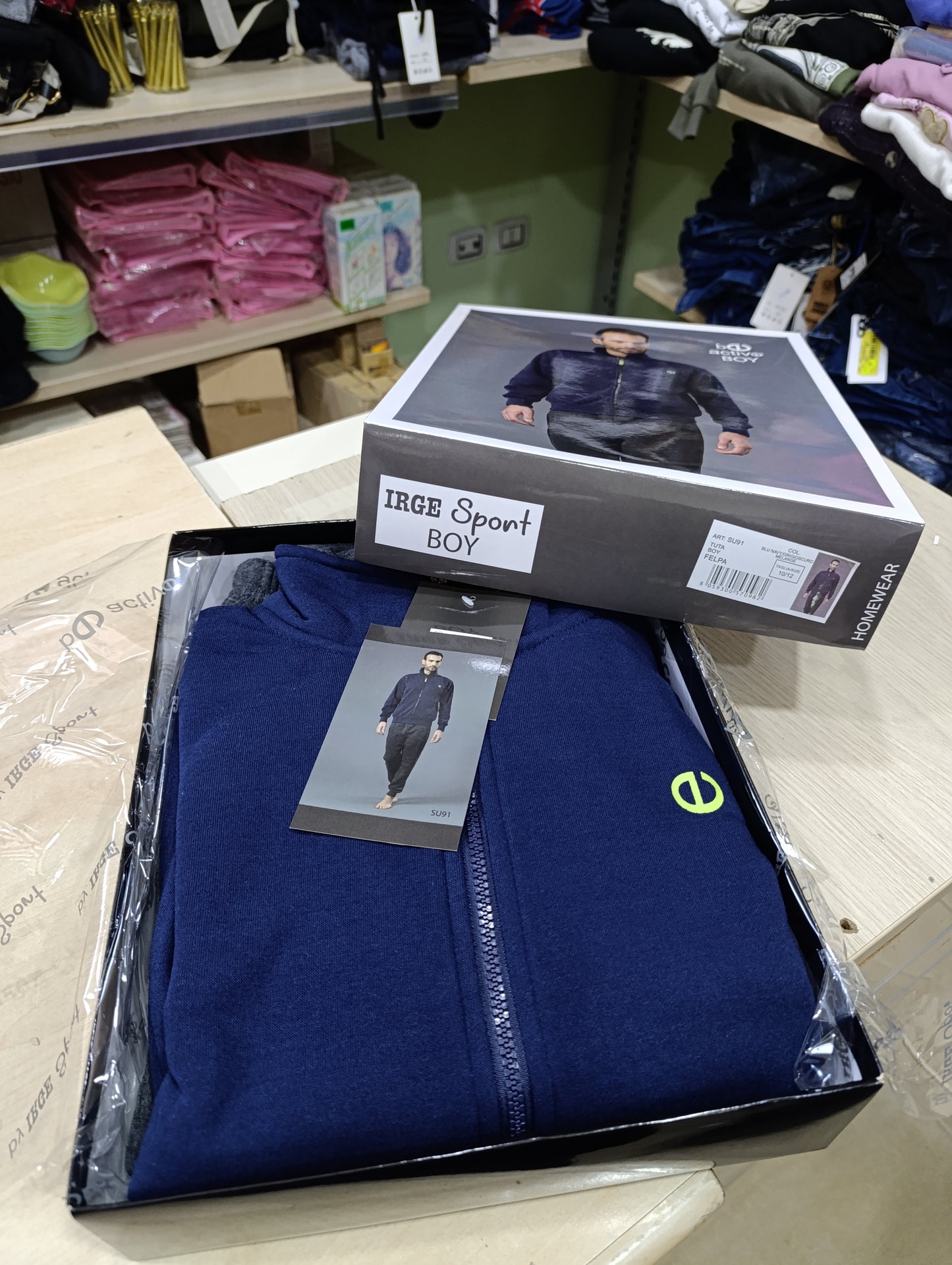 Tute bimbi firmate  a 6 euro