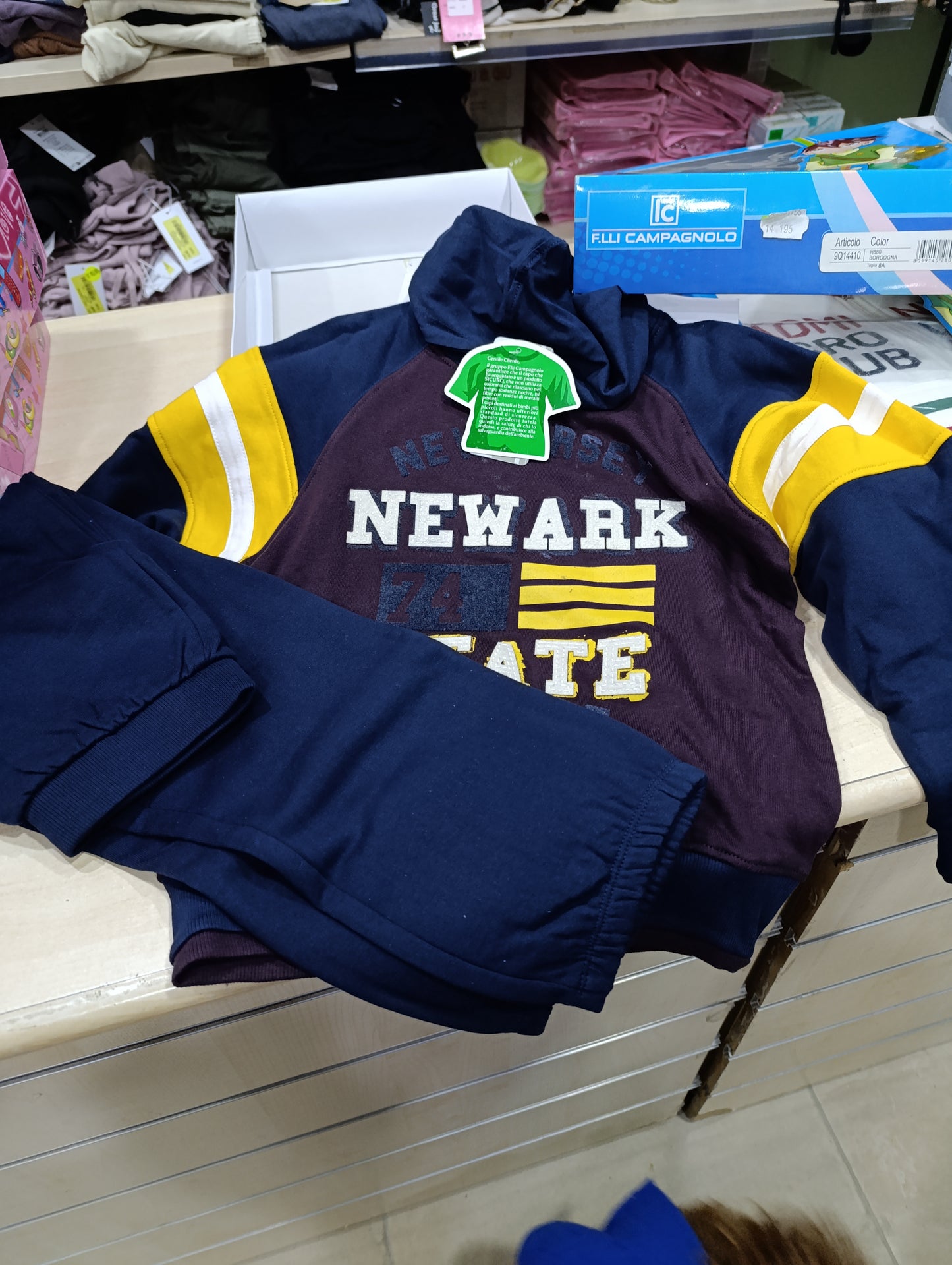 Tute bimbi firmate  a 6 euro