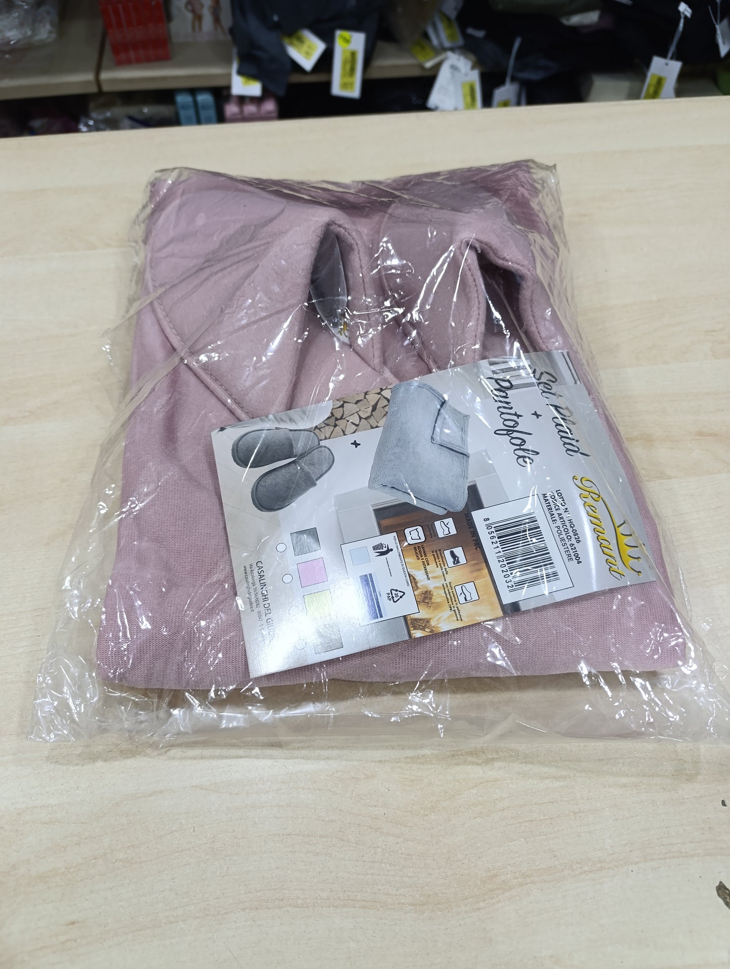 set di pantofole e plaid o borsa acqua calda a 4,00