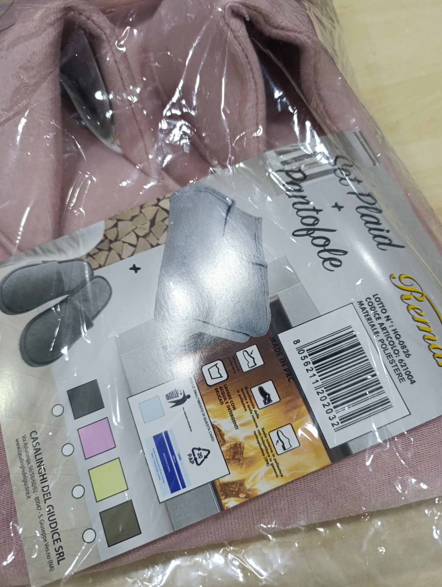 set di pantofole e plaid o borsa acqua calda a 4,00