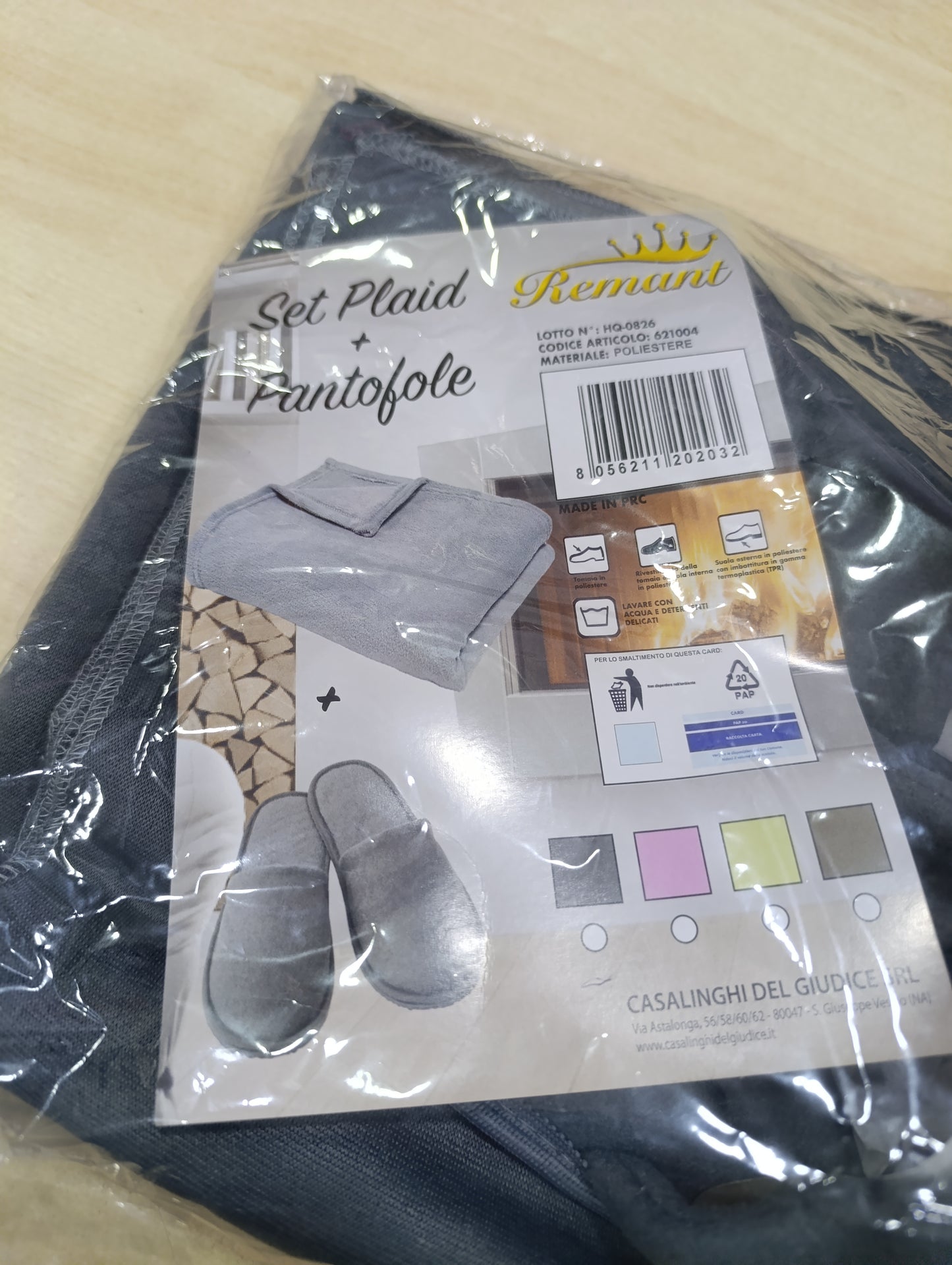 set di pantofole e plaid o borsa acqua calda a 4,00