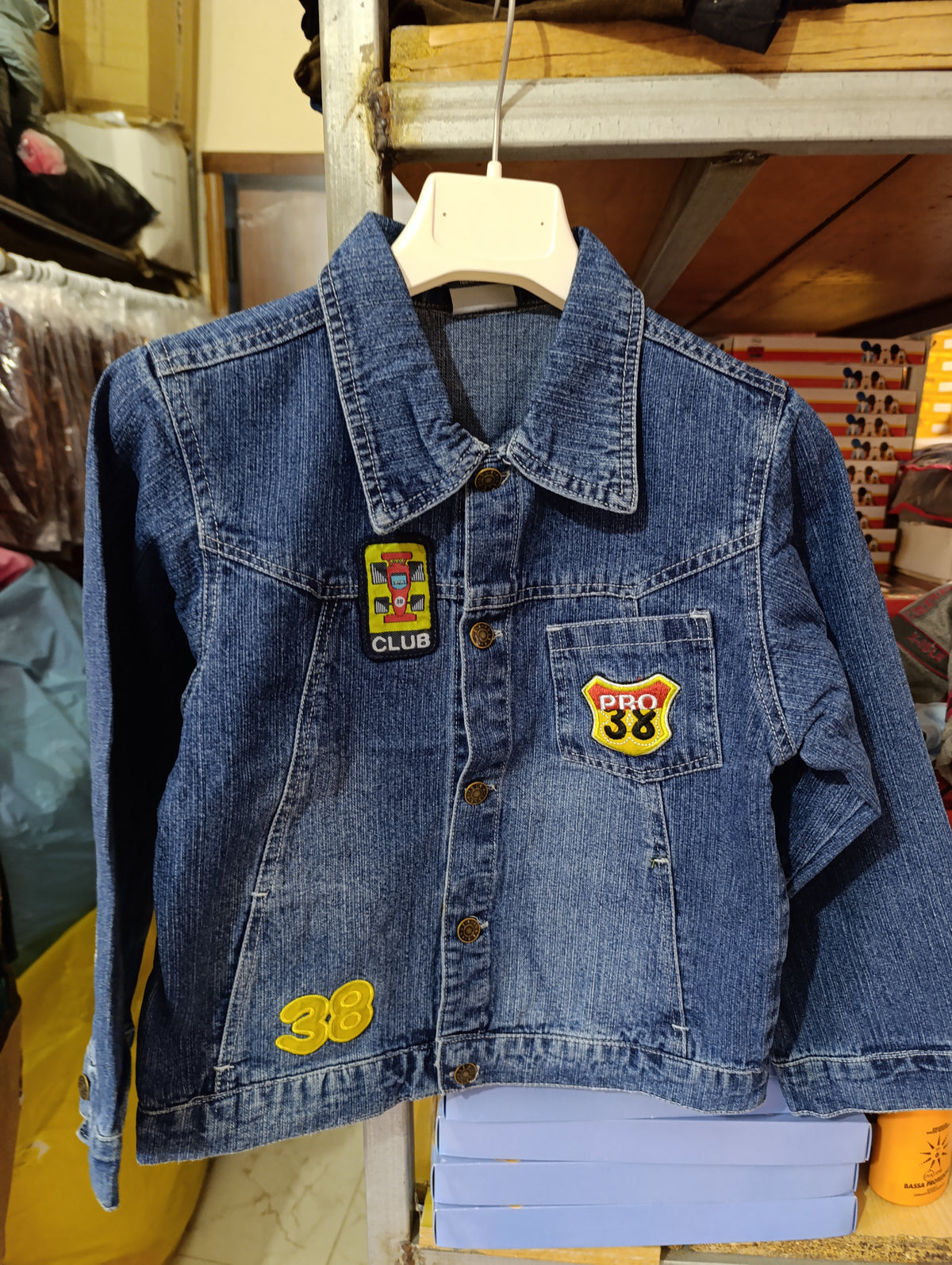 Giubbini di jeans bambini a 4 euro