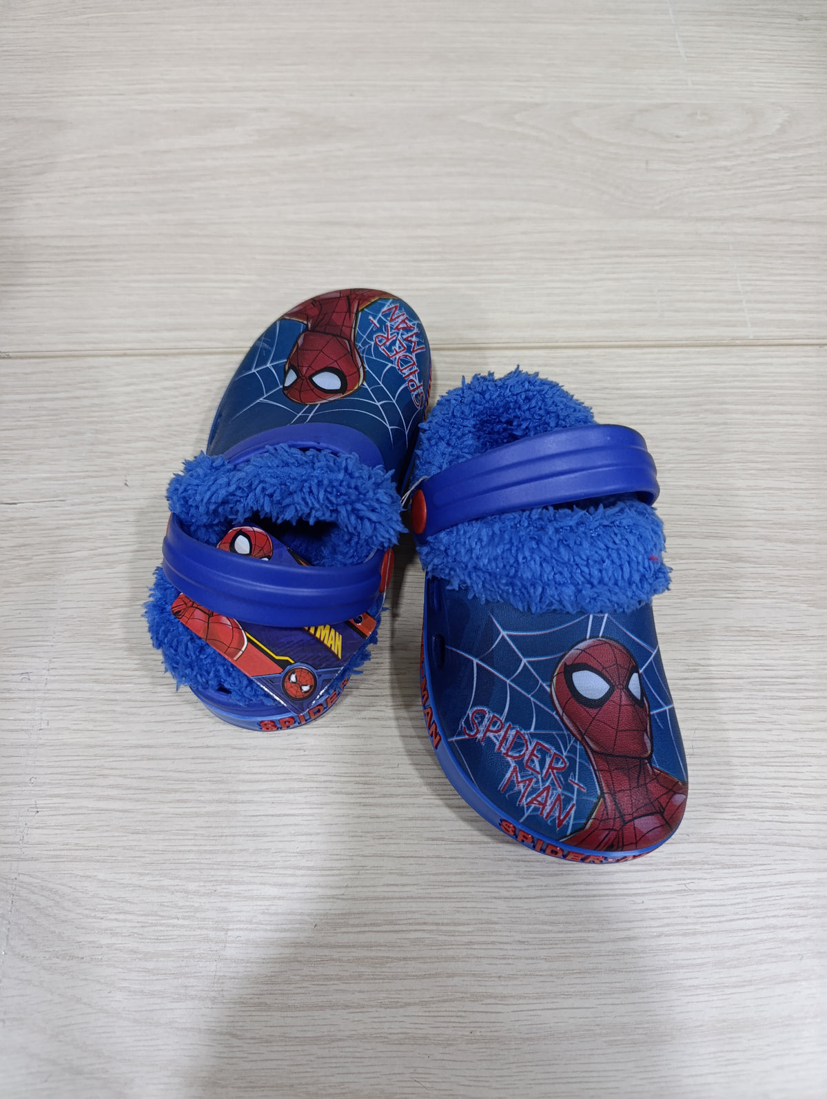 Pantofole miste bimbi a 3 euro