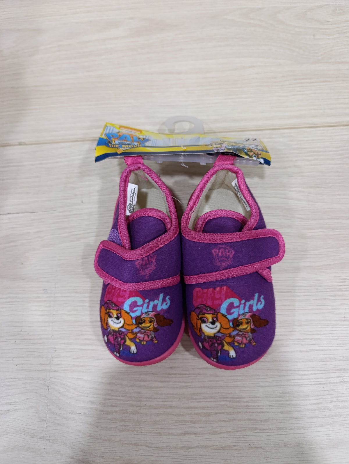 Pantofole miste bimbi a 3 euro