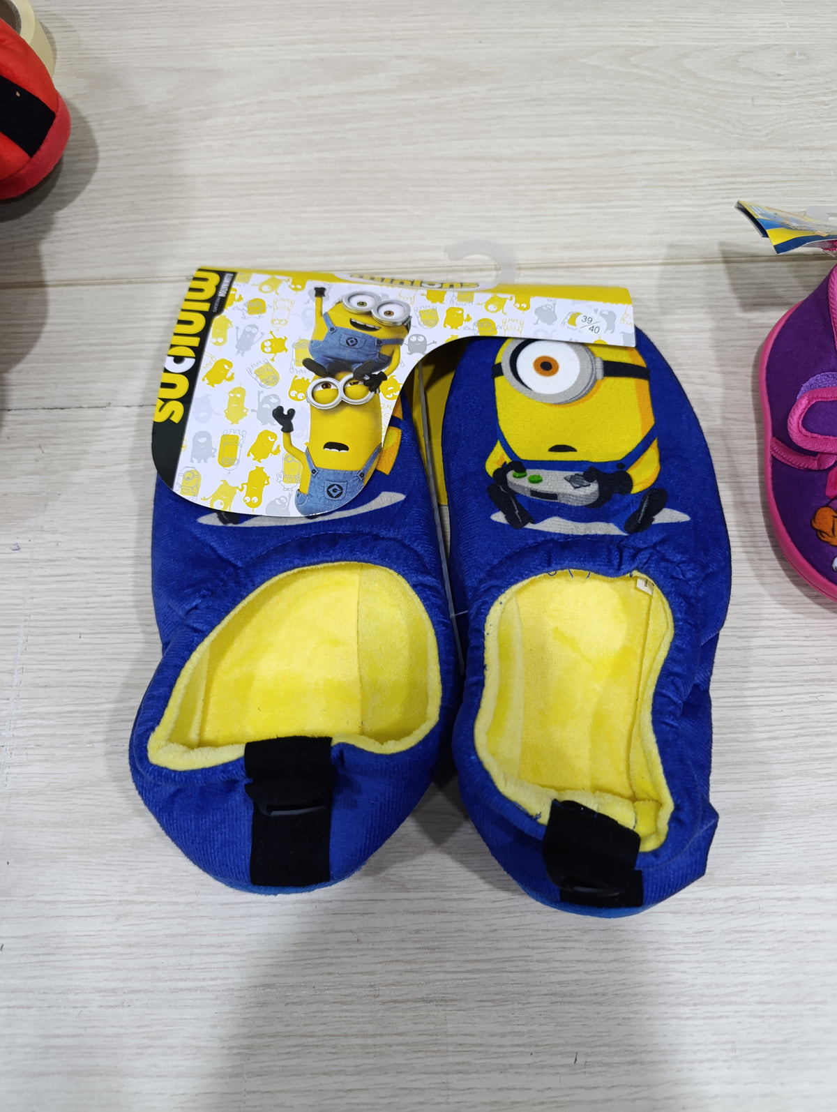 Pantofole miste bimbi a 3 euro
